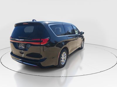 2023 Chrysler Pacifica — photo 7 view