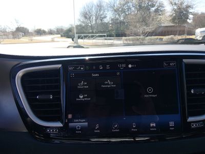 2023 Chrysler Pacifica — photo 19 view