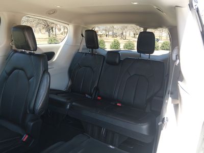 2023 Chrysler Pacifica — photo 18 view