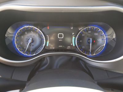 2023 Chrysler Pacifica — photo 14 view