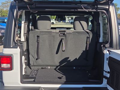 2026 Jeep Wrangler - Photo 15