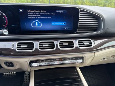 2024 Mercedes-Benz GLE — engine compartment view