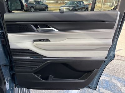 2026 Jeep Grand Wagoneer - Photo 52