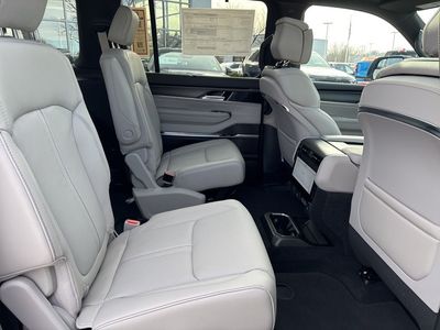 2026 Jeep Grand Wagoneer - Photo 54