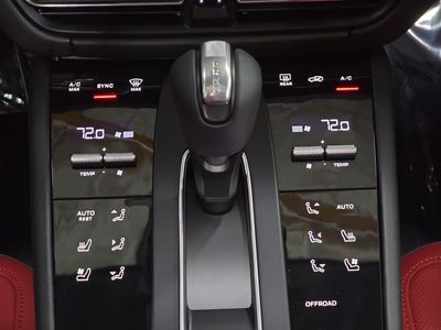 2026 Porsche Macan - Photo 19