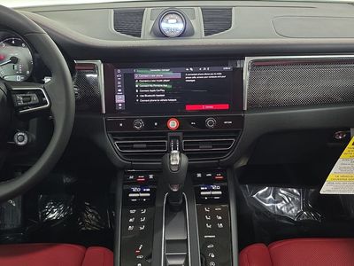 2026 Porsche Macan - Photo 16