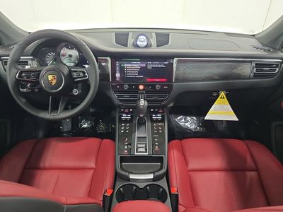 2026 Porsche Macan - Photo 13