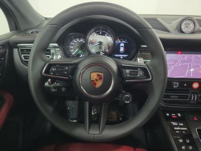 2026 Porsche Macan - Photo 14