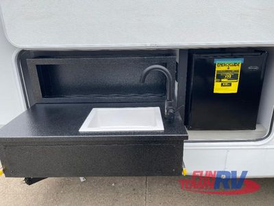 2026 Coachmen RV Freedom Express Select - Photo 12