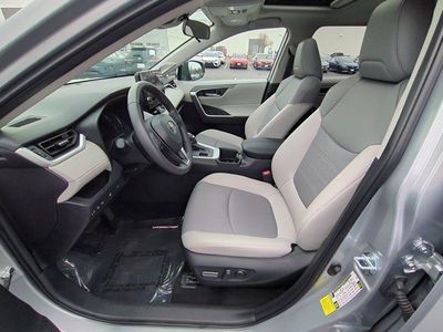 2025 Toyota RAV4 - Photo 8