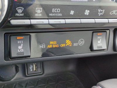 2025 Toyota RAV4 - Photo 14