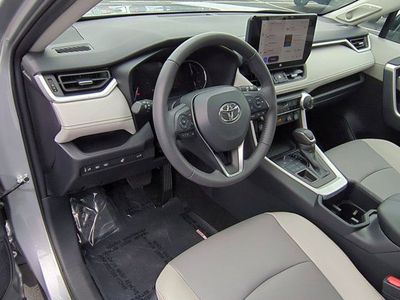 2025 Toyota RAV4 - Photo 9