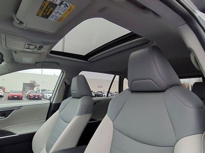 2025 Toyota RAV4 - Photo 10