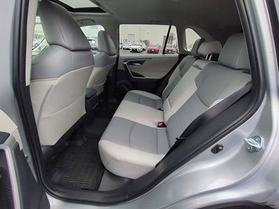 2025 Toyota RAV4 - Photo 16