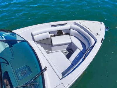 2024 Aviara AV32 Outboard - Photo 7