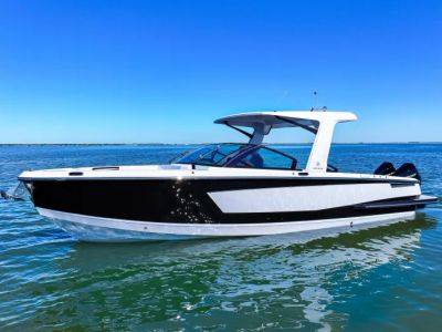 2024 Aviara AV32 Outboard - Photo 10