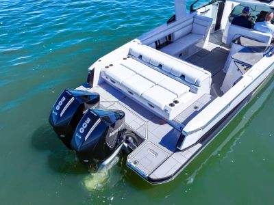 2024 Aviara AV32 Outboard - Photo 11