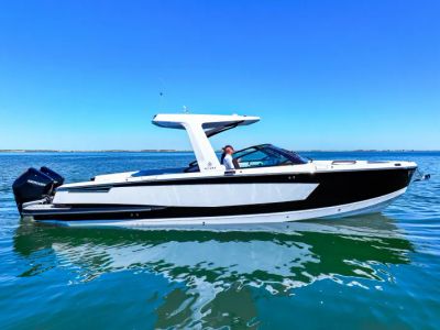 2024 Aviara AV32 Outboard - Photo 3