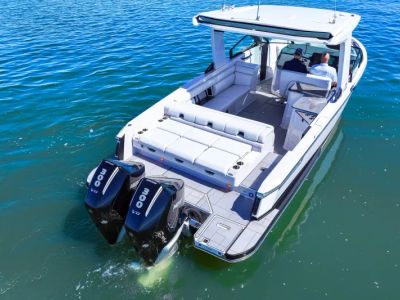 2024 Aviara AV32 Outboard - Photo 12