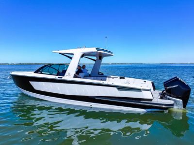 2024 Aviara AV32 Outboard - Photo 9