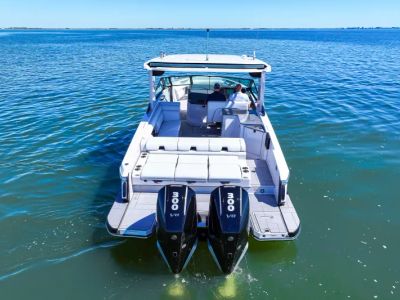 2024 Aviara AV32 Outboard - Photo 13