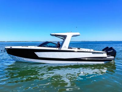 2024 Aviara AV32 Outboard - Photo 8