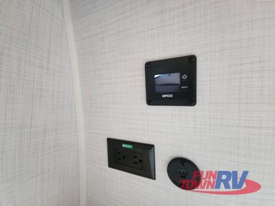 2025 Forest River RV Rockwood Ultra Lite - Photo 28