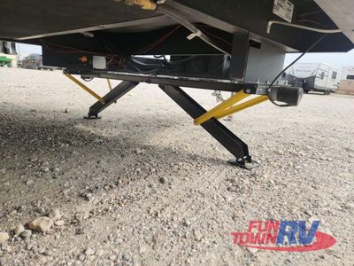 2025 Forest River RV Rockwood Ultra Lite - Photo 11