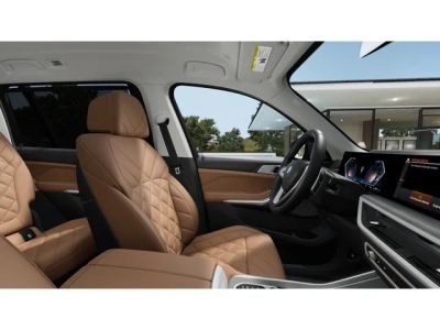 2026 BMW X7 xDrive40i — photo 9 view