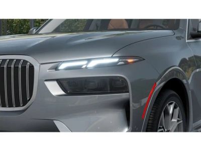 2026 BMW X7 xDrive40i — engine compartment view