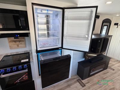 2026 Venture RV SportTrek - Photo 23