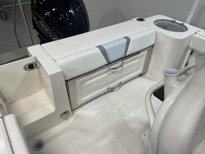 2026 Robalo R230 - Photo 6