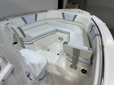 2026 Robalo R230 - Photo 14