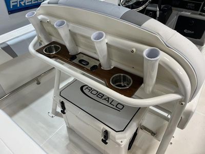 2026 Robalo R230 - Photo 9