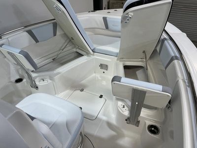 2026 Robalo R230 - Photo 15
