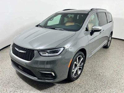2023 Chrysler Pacifica — side profile view