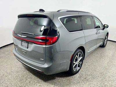 2023 Chrysler Pacifica — detail view