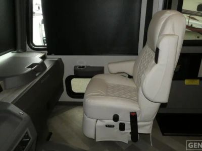 2026 Winnebago Adventurer - Photo 11
