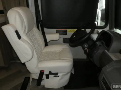 2026 Winnebago Adventurer - Photo 8