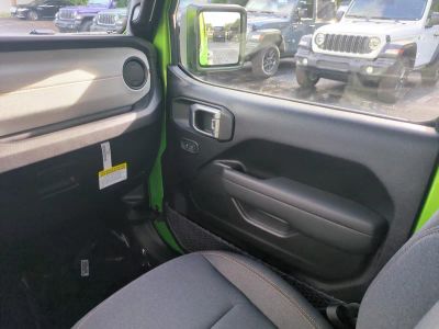 2026 Jeep Wrangler — photo 17 view