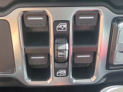 2026 Jeep Wrangler — photo 23 view