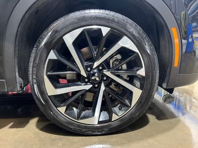 2024 Mitsubishi Outlander — photo 17 view
