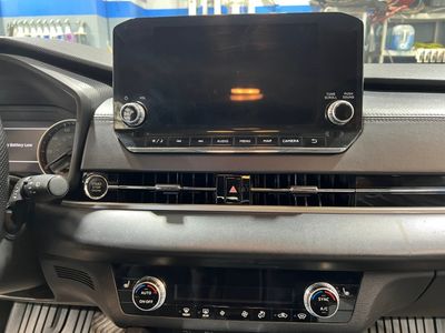 2024 Mitsubishi Outlander — photo 12 view