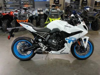 2026 Suzuki GSX-8R — front three-quarter view