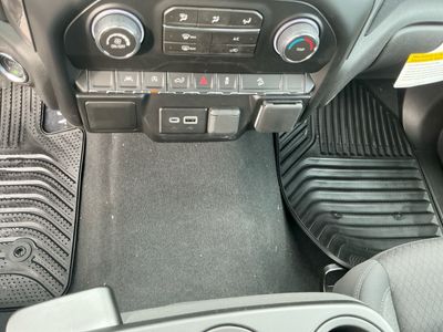 2026 Chevrolet Silverado 1500 — photo 13 view