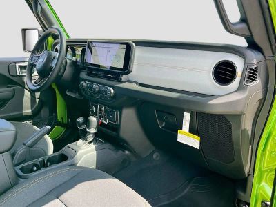 2025 Jeep Wrangler — photo 26 view