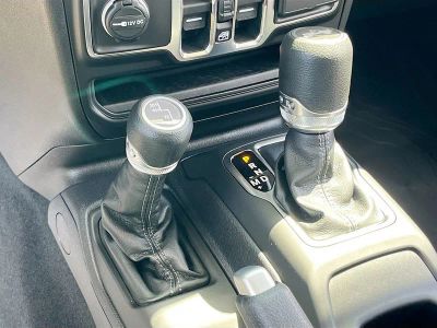 2025 Jeep Wrangler — photo 16 view