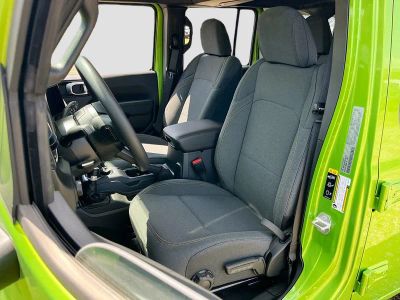 2025 Jeep Wrangler — photo 19 view