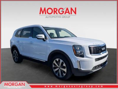 2022 Kia Telluride EX in White — front three-quarter view