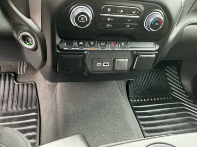 2024 Chevrolet Silverado 1500 — photo 12 view